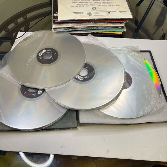 Aliens Special Wide Screen Collector’s Edition Laserdisc - Picture 2 of 12